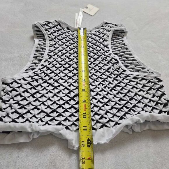 New L/XL By Anthropologie smocked keyhole cropped tank top - Picture 10 of 10